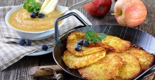 Картофельные драники с кабачками и яблоками