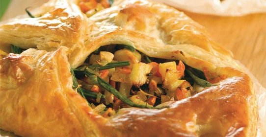 Слоеные пирожки с овощами и кешью