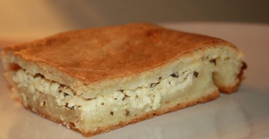 Пирог из творожного теста с сырной начинкой