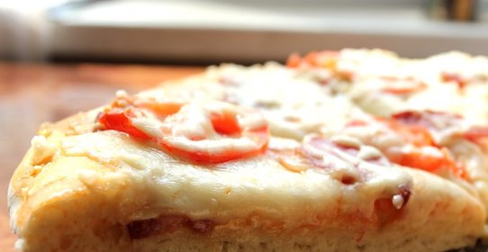 Легкая пицца с копченой говядиной