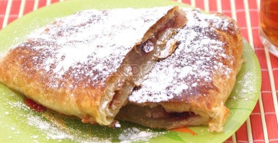 Ленивый пирог с яблоками и корицей