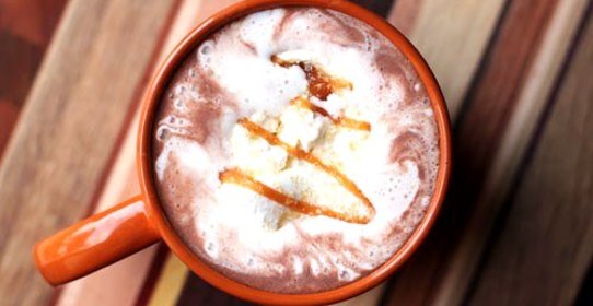 Горячий шоколад с карамелью и морской солью