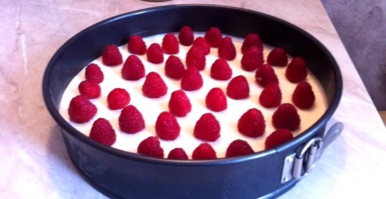 Торт с маскарпоне и фруктами