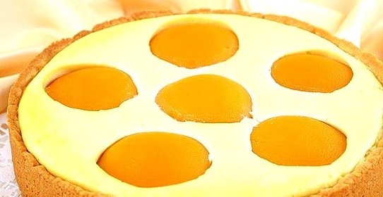 Творожный пирог с персиками