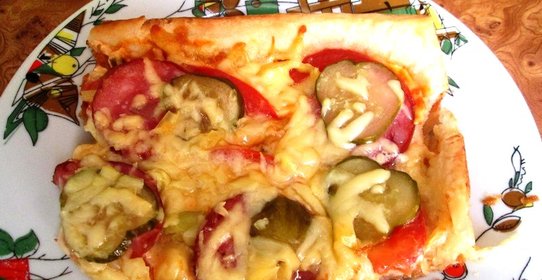 Пицца с колбасой и болгарским перцем