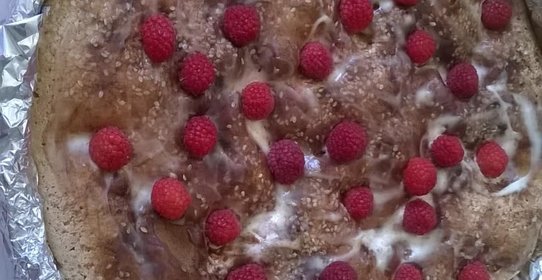 Шарлотка с персиками