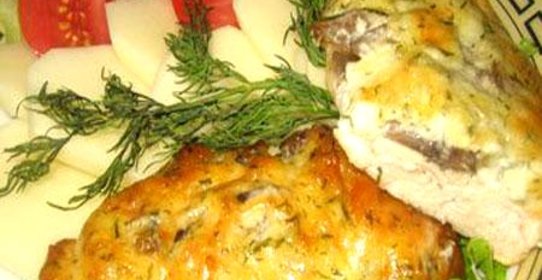 Куриное филе с грибами под сыром