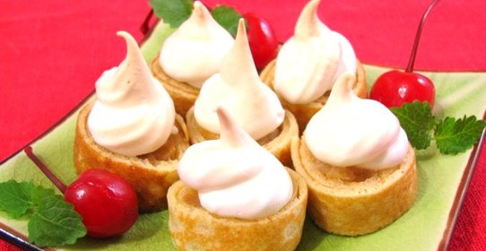 Блинчики с яблоками под «Безе»