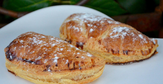 Слойки с яблоком