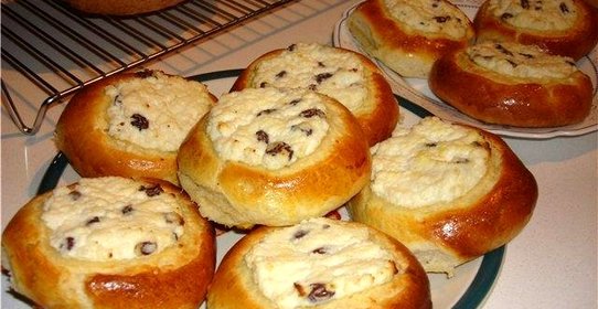 Булочка с творогом