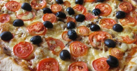 Вегетарианская пицца с грибами и сыром