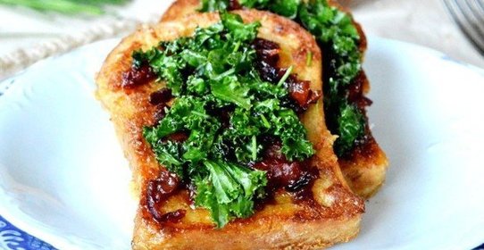 Обжаренный в сливках хлеб с луковым конфитюром