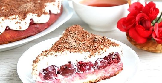 Бисквитный торт с вишневой начинкой