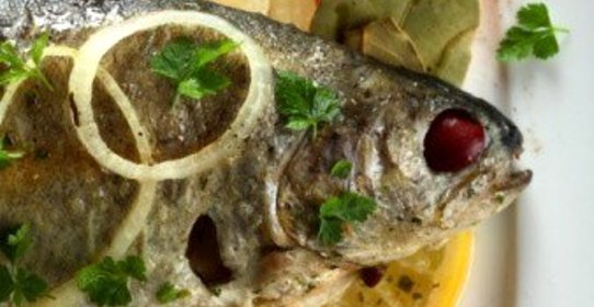 Рыба, приготовленная в винном наваре