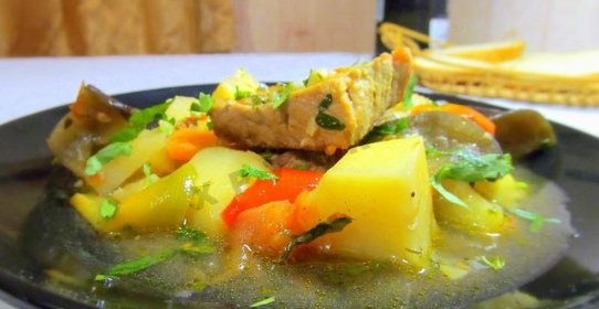 Мясо с баклажанами и картофелем в мультиварке