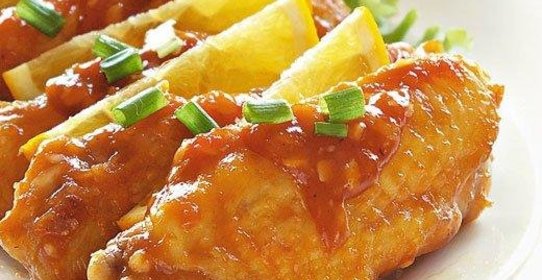 Курица, запеченная с лимоном и белым вином.