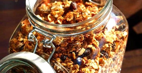 Домашние мюсли с орехами и какао