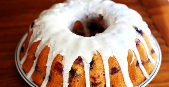 Бисквит с замороженными ягодами