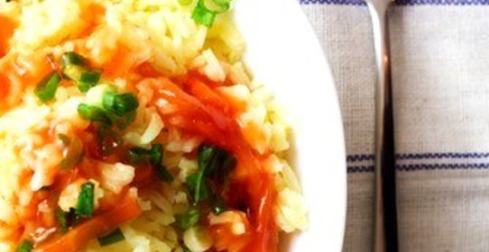 Рисовая каша с томатом и сыром