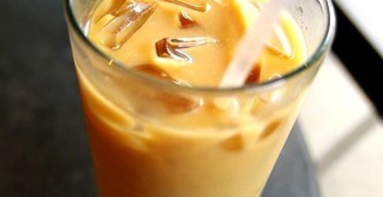 Кофейно-сливочный коктейль с самбукой