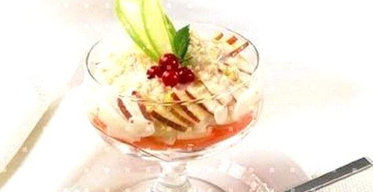 Салат-коктейль из моркови, яблок и груш