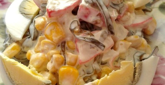 Салат из морской капусты и кукурузы