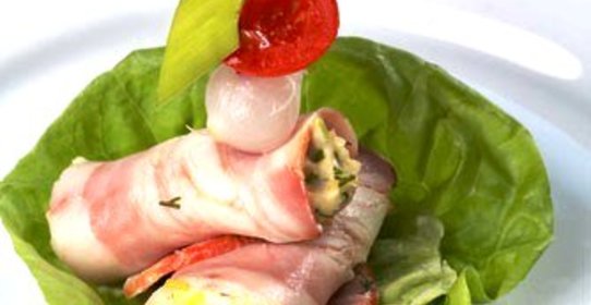 Рулетики с ветчиной и авокадо