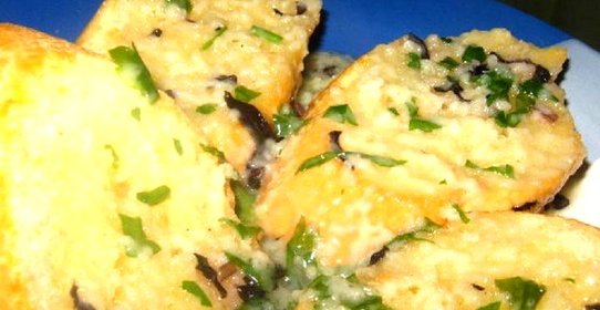 Хлебцы с сыром и чесноком