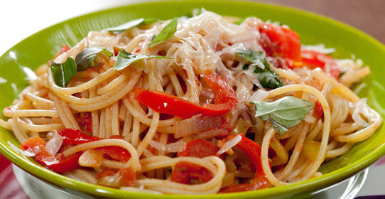 Спагетти с болгарским перцем и луком