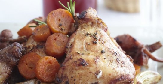 Кролик с морковью в вине