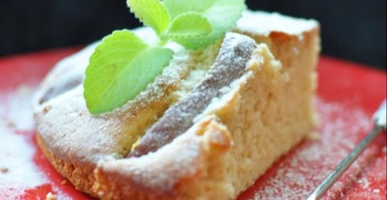 Яблочная шарлотка на сливках