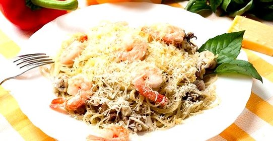 Спагетти с морским коктейлем