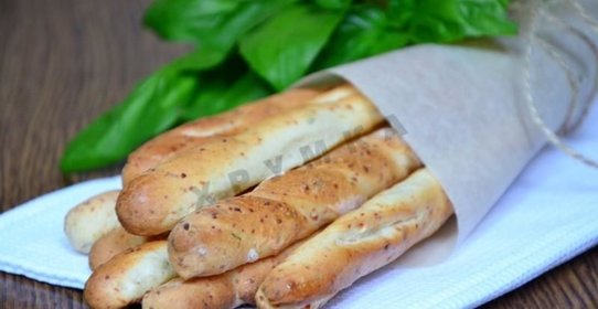 Хлебные палочки с сыром и базиликом