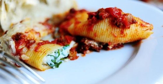 Макароны Ракушки с сыром и томатным соусом