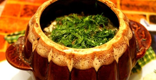 Пельмени с грибами в горшочках