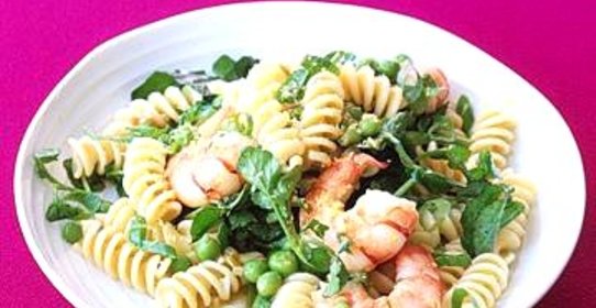 Паста с креветками и горошком