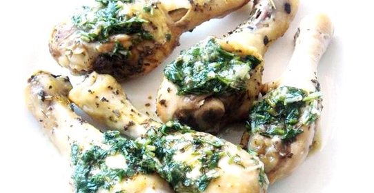 Курица запеченная в рукаве с чесночным соусом