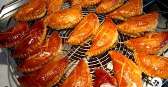 Яблочные конвертики с миндалем и изюмом