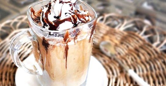 Холодный кофейный напиток фраппучино (Frappuccino)