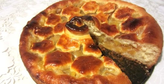 Дрожжевой яблочный пирог