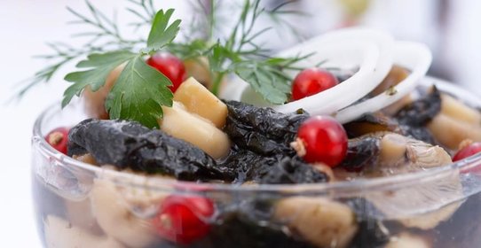 Салат с морской капустой и грибами