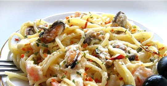 Паста с морским коктейлем