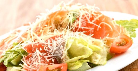 Салат Цезарь с семгой