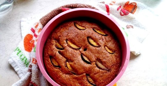 Сливовый пирог на кефире