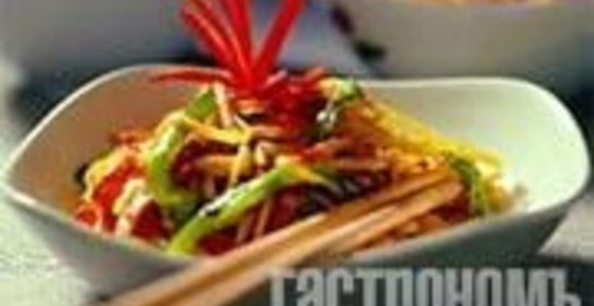 Яичная лапша с перцем и ветчиной