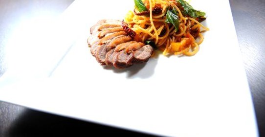 Паста с соусом из тыквы, шалфея и грецких орехов