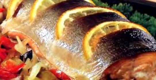 Рыба, запеченная с овощами