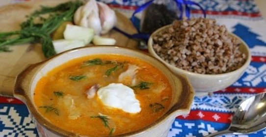 Деревенские кислые щи с гречневой кашей