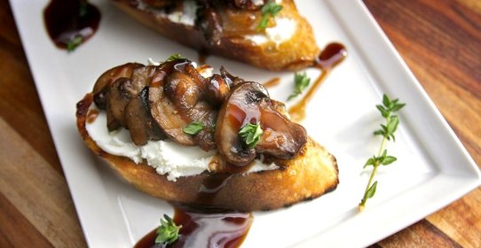 Брускетта с грибами