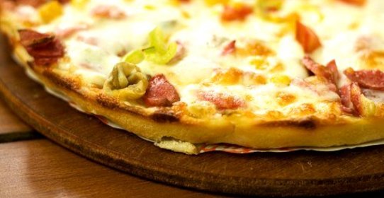 Пицца со шпиком, брюссельской капустой и миндалем